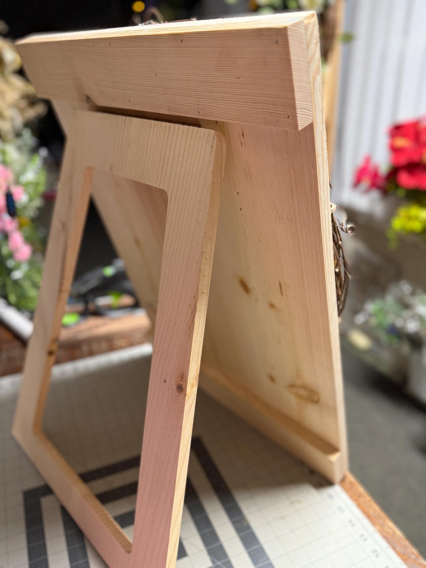 Custom Wreath Stand for Wreath Makers Wood Tabletop Wreath Holder Craft Show Display Board Wreath Design Stand for DIY Wreath Makers Custom