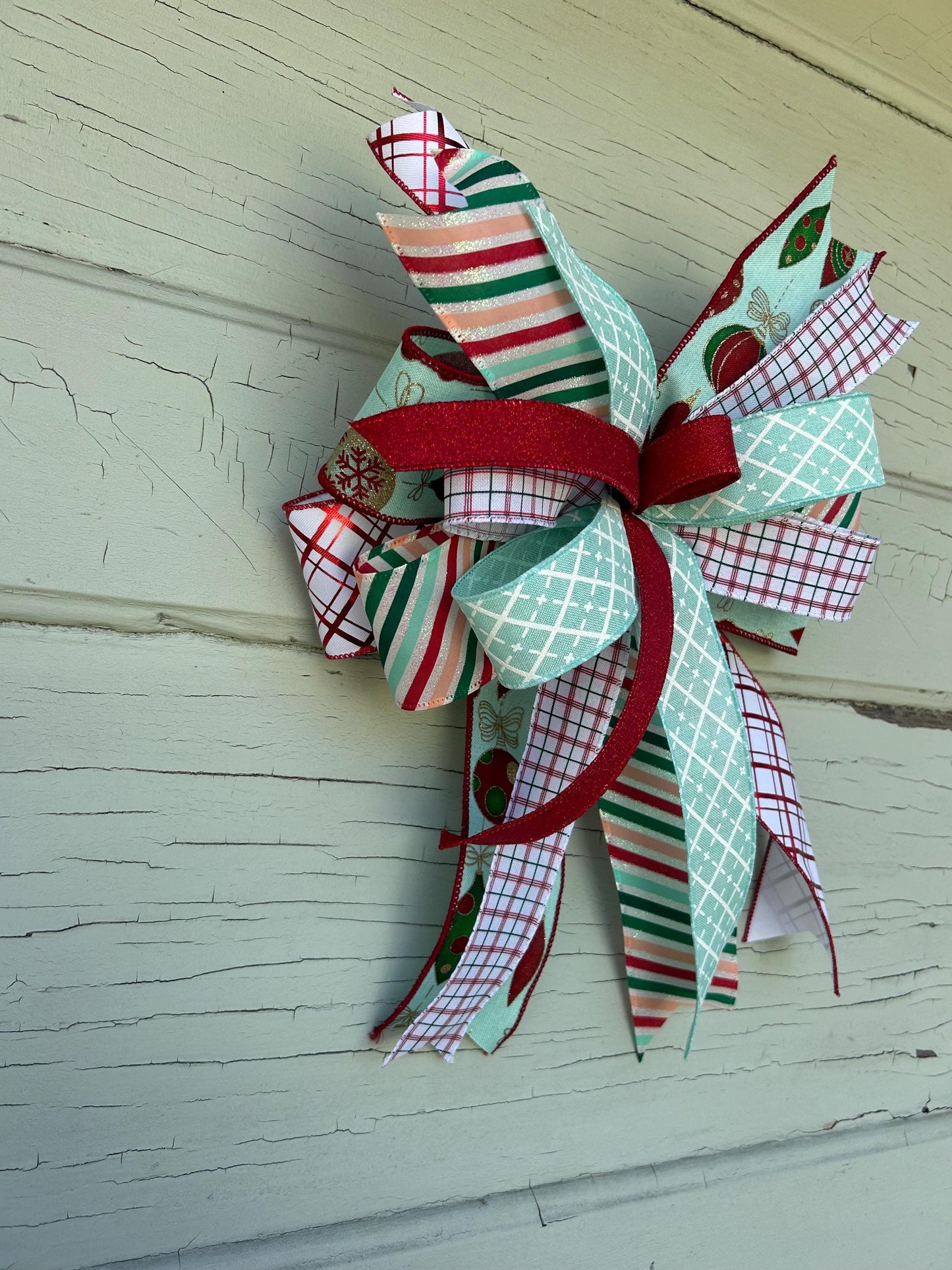 retro  vintage Christmas bow with bulbs and mint