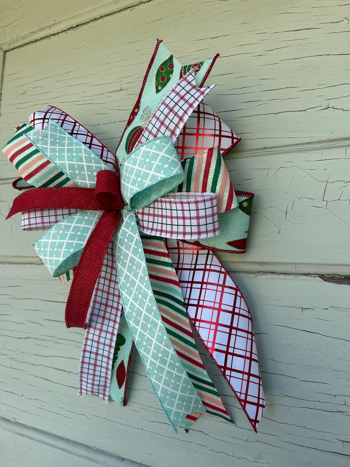 retro  vintage Christmas bow with bulbs and mint