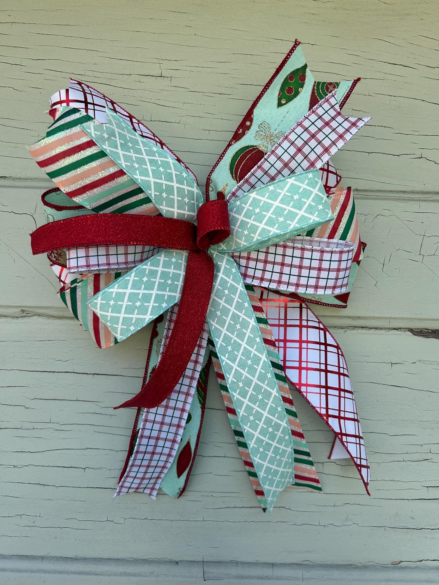 retro  vintage Christmas bow with bulbs and mint
