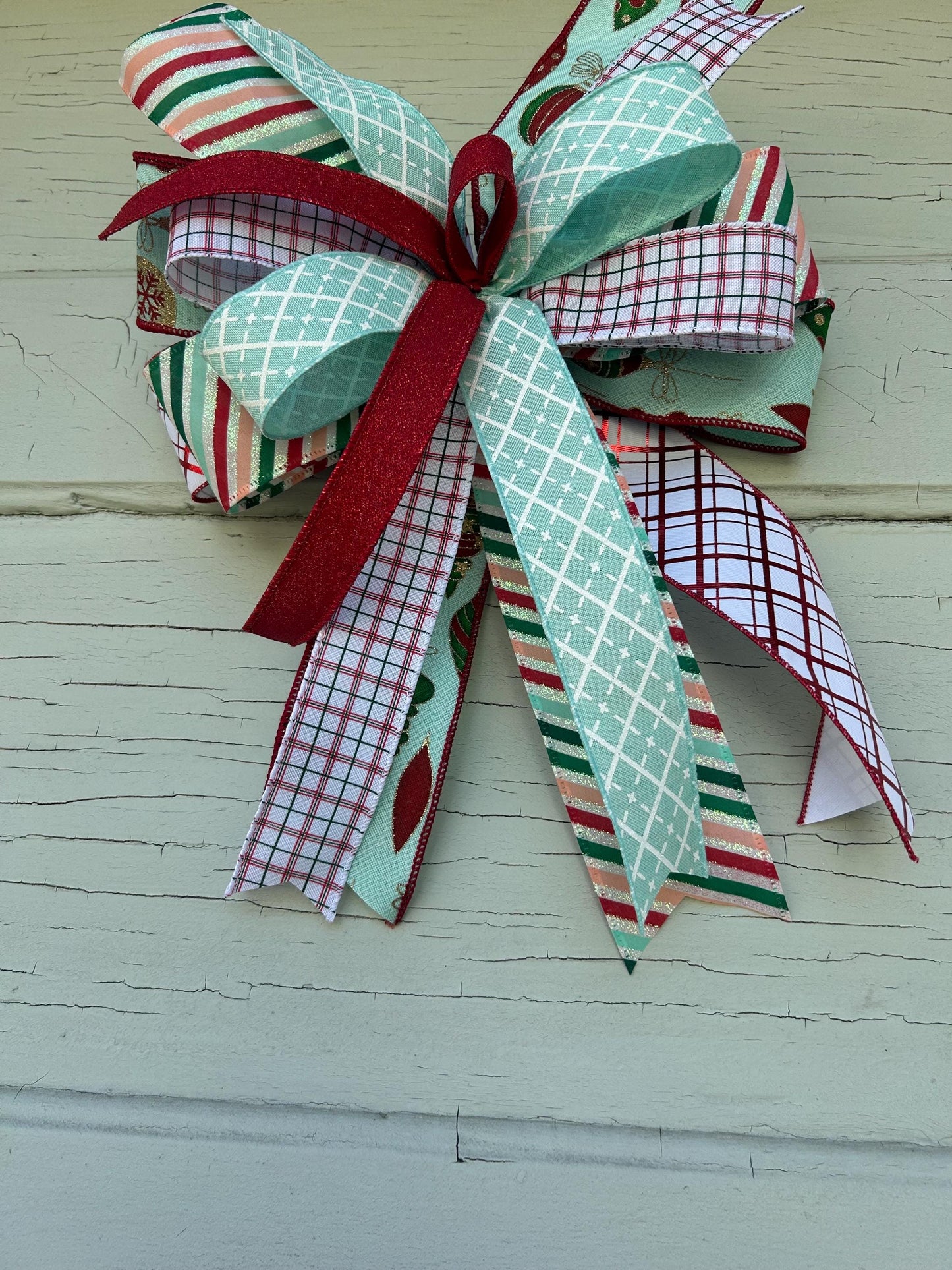 retro  vintage Christmas bow with bulbs and mint