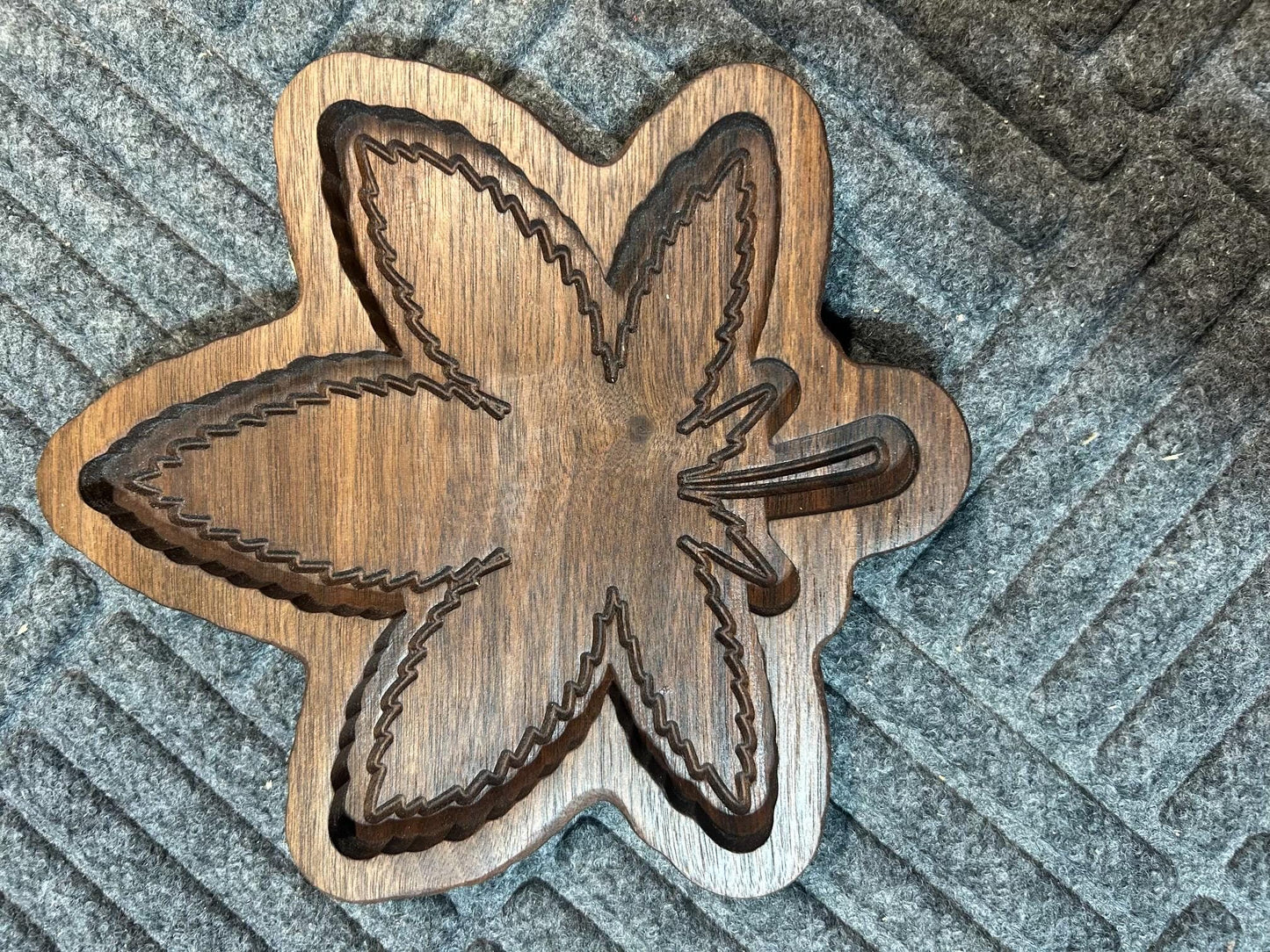 catch all tray, Gift, Marijuana Art, decorative tray, ring dish, weed leaf, pot leaf, Cannabis Tray, Walnut dish for table, Key Tray, gift