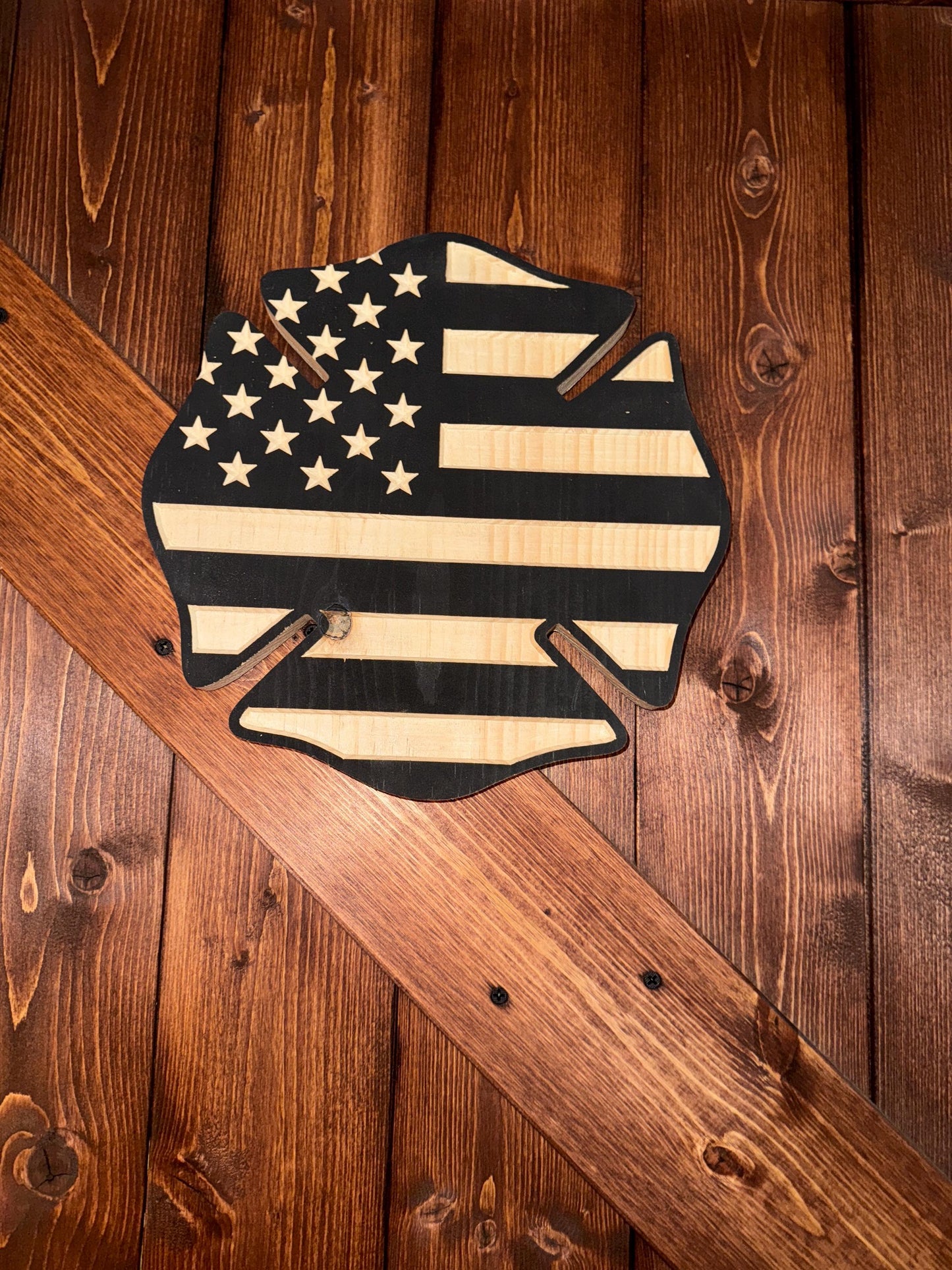 Wooden Maltese Cross American Flag Sign – Firefighter Wall Décor, Patriotic Rustic Home Décor